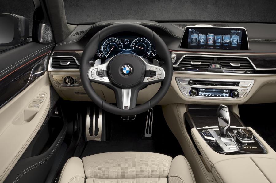 Торпедо BMW M760Li xDrive (G12) 2016 года  (WW) (фото 6 из 25)